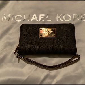Michael Kors Multifunctional Phone Case Wallet
